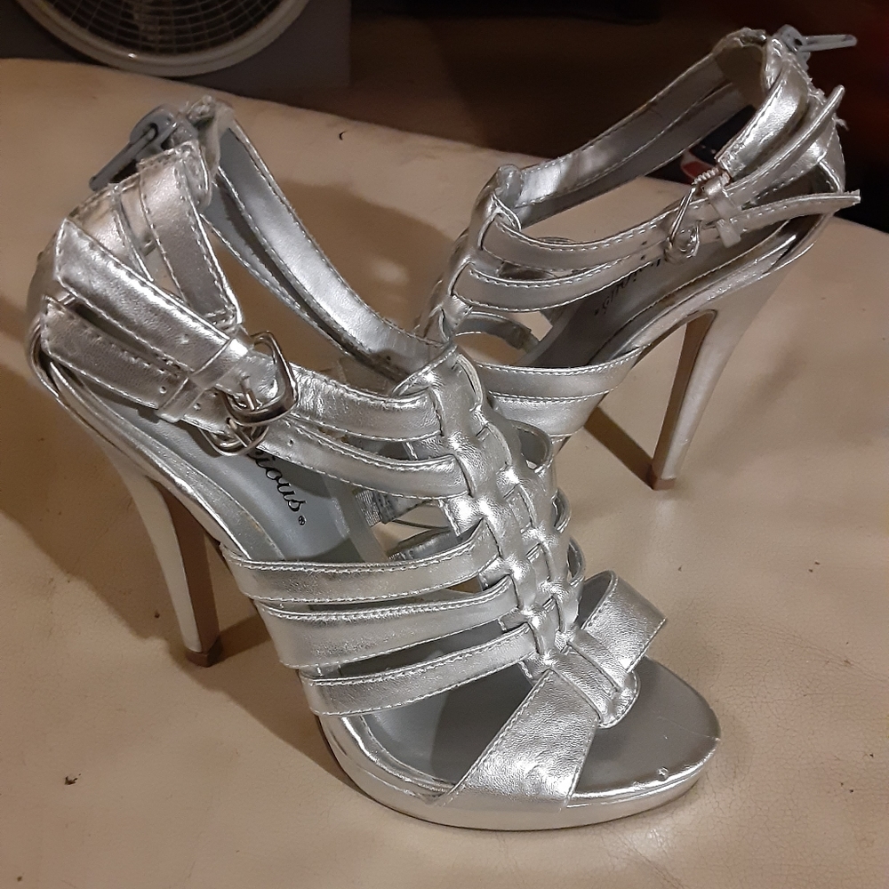 Silver delicious heels